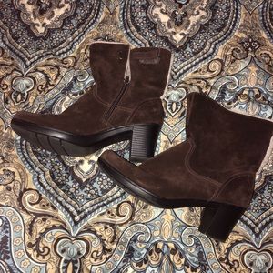 Clarks Women’s Brown Suede Boots w Faux Fur